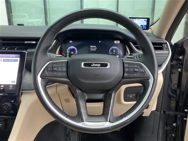 ジープ・グランドチェロキーL リミテッド 禁煙車 メーカー純正ナビ 全方位カメラ サンルーフ ベージュレザーシート パワーシート シートベンチレーション ステアヒーター LEDオートヘッドライト フォグ リアフォグ 前後ドラレコ ETC2.0(6枚目)