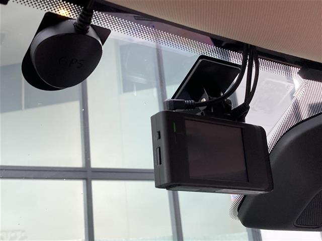 ジープ・グランドチェロキーL リミテッド 禁煙車 メーカー純正ナビ 全方位カメラ サンルーフ ベージュレザーシート パワーシート シートベンチレーション ステアヒーター LEDオートヘッドライト フォグ リアフォグ 前後ドラレコ ETC2.0(10枚目)