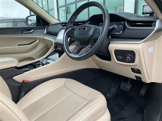 ジープ・グランドチェロキーL リミテッド 禁煙車 メーカー純正ナビ 全方位カメラ サンルーフ ベージュレザーシート パワーシート シートベンチレーション ステアヒーター LEDオートヘッドライト フォグ リアフォグ 前後ドラレコ ETC2.0(16枚目)