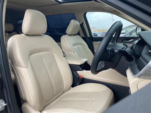 ジープ・グランドチェロキーL リミテッド 禁煙車 メーカー純正ナビ 全方位カメラ サンルーフ ベージュレザーシート パワーシート シートベンチレーション ステアヒーター LEDオートヘッドライト フォグ リアフォグ 前後ドラレコ ETC2.0(17枚目)