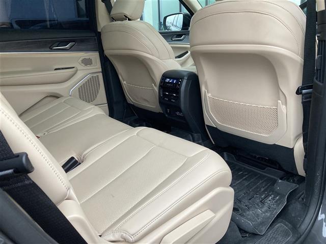 ジープ・グランドチェロキーL リミテッド 禁煙車 メーカー純正ナビ 全方位カメラ サンルーフ ベージュレザーシート パワーシート シートベンチレーション ステアヒーター LEDオートヘッドライト フォグ リアフォグ 前後ドラレコ ETC2.0(21枚目)