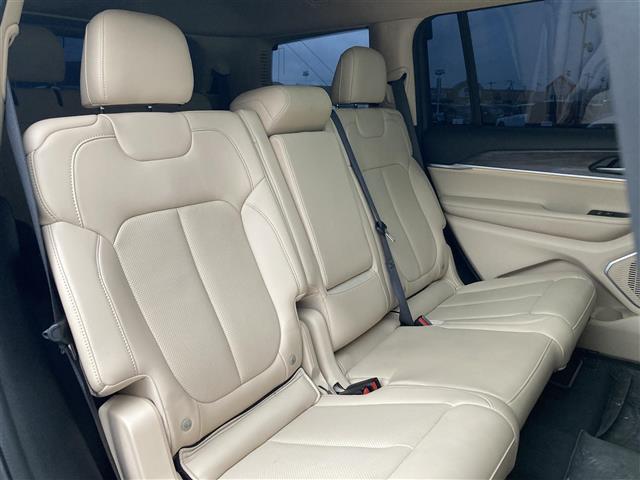 ジープ・グランドチェロキーL リミテッド 禁煙車 メーカー純正ナビ 全方位カメラ サンルーフ ベージュレザーシート パワーシート シートベンチレーション ステアヒーター LEDオートヘッドライト フォグ リアフォグ 前後ドラレコ ETC2.0(22枚目)