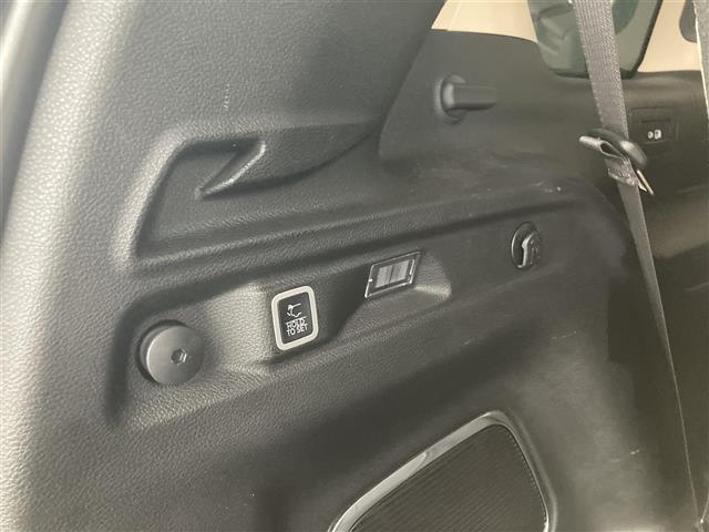 ジープ・グランドチェロキーL リミテッド 禁煙車 メーカー純正ナビ 全方位カメラ サンルーフ ベージュレザーシート パワーシート シートベンチレーション ステアヒーター LEDオートヘッドライト フォグ リアフォグ 前後ドラレコ ETC2.0(28枚目)