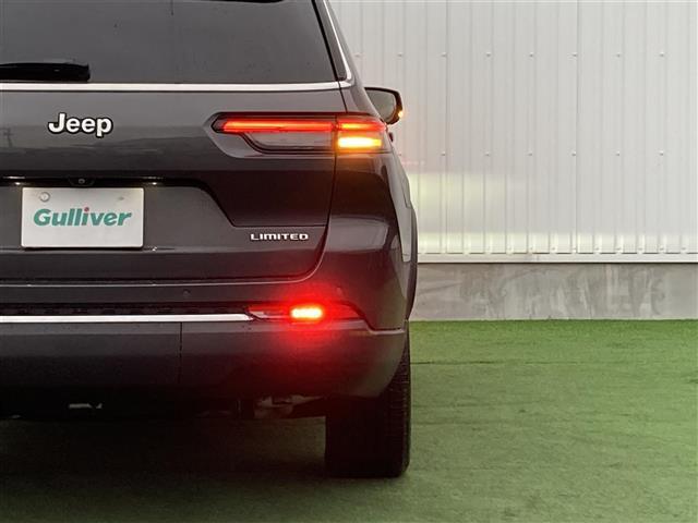 ジープ・グランドチェロキーL リミテッド 禁煙車 メーカー純正ナビ 全方位カメラ サンルーフ ベージュレザーシート パワーシート シートベンチレーション ステアヒーター LEDオートヘッドライト フォグ リアフォグ 前後ドラレコ ETC2.0(33枚目)