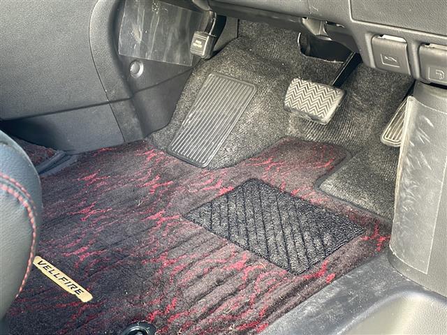 ヴェルファイア ２．４Ｚ　ゴールデンアイズ　禁煙車　アルパイン８型ナビ　両側パワスラ　Ｗサンルーフ　ハーフレザーシート　ＨＩＤオートヘッドライト　フォグランプ　ウッドコンビステア　　オットマン　プッシュスタート　スマートキー　ワンオーナー（17枚目）