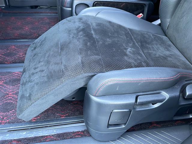 ヴェルファイア ２．４Ｚ　ゴールデンアイズ　禁煙車　アルパイン８型ナビ　両側パワスラ　Ｗサンルーフ　ハーフレザーシート　ＨＩＤオートヘッドライト　フォグランプ　ウッドコンビステア　　オットマン　プッシュスタート　スマートキー　ワンオーナー（18枚目）