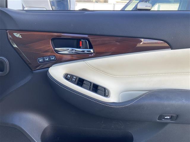 クラウンハイブリッド ロイヤルサルーンＧ　禁煙車　メーカー純正８型ナビ　バックカメラ　クルコン　ＭＴモード付ＡＴ　ＬＥＤオートヘッドライト　パワーシート　シートヒーター　ステアヒーター　ビルトインＥＴＣ　リアサンシェード　１８インチＡＷ（23枚目）