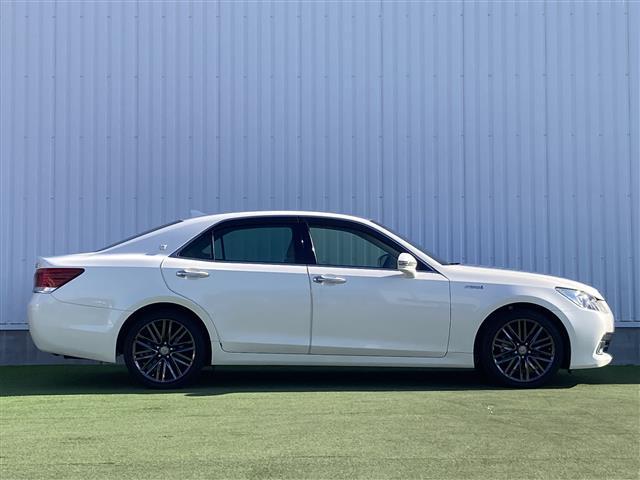 クラウンハイブリッド ロイヤルサルーンＧ　禁煙車　メーカー純正８型ナビ　バックカメラ　クルコン　ＭＴモード付ＡＴ　ＬＥＤオートヘッドライト　パワーシート　シートヒーター　ステアヒーター　ビルトインＥＴＣ　リアサンシェード　１８インチＡＷ（36枚目）