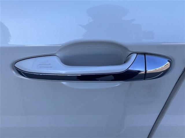クラウンハイブリッド ロイヤルサルーンＧ　禁煙車　メーカー純正８型ナビ　バックカメラ　クルコン　ＭＴモード付ＡＴ　ＬＥＤオートヘッドライト　パワーシート　シートヒーター　ステアヒーター　ビルトインＥＴＣ　リアサンシェード　１８インチＡＷ（41枚目）