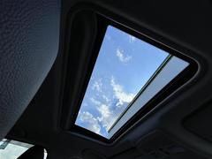 【　サンルーフ　】解放感溢れるサンルーフ♪車内には爽やかな風や太陽の穏やかな光が差し込みます♪ 3