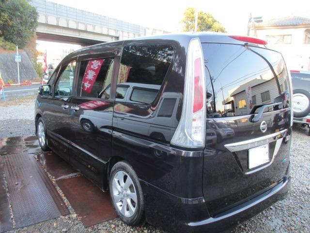 セレナ ハイウェイスター　Ｖセレクション　ナビゲーション／バックカメラ／両側電動スライドドア／ＥＴＣ／電動格納ドアミラー／クルーズコン／ロール／キーレスエントリーキー／フォグランプ／盗難防止装置／横滑り防止装置／頸部衝撃緩和ヘッドレスト（11枚目）