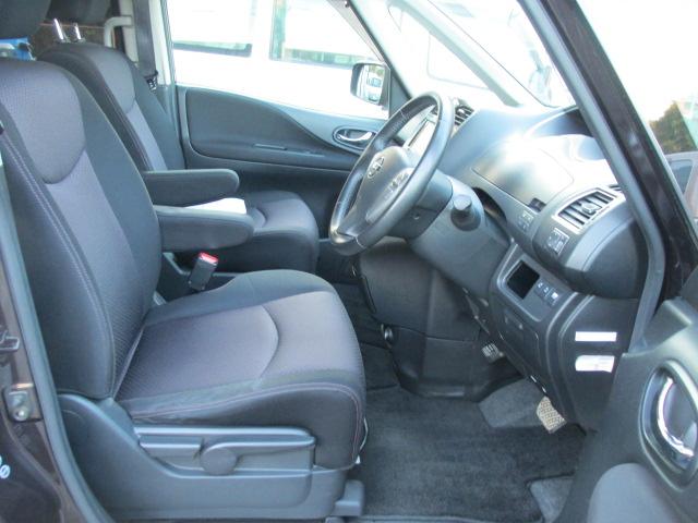 セレナ ハイウェイスター　Ｖセレクション　ナビゲーション／バックカメラ／両側電動スライドドア／ＥＴＣ／電動格納ドアミラー／クルーズコン／ロール／キーレスエントリーキー／フォグランプ／盗難防止装置／横滑り防止装置／頸部衝撃緩和ヘッドレスト（30枚目）