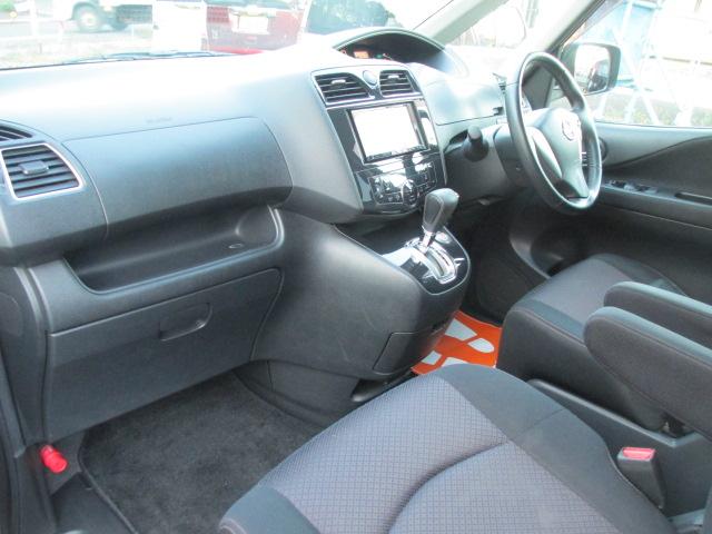 セレナ ハイウェイスター　Ｖセレクション　ナビゲーション／バックカメラ／両側電動スライドドア／ＥＴＣ／電動格納ドアミラー／クルーズコン／ロール／キーレスエントリーキー／フォグランプ／盗難防止装置／横滑り防止装置／頸部衝撃緩和ヘッドレスト（35枚目）