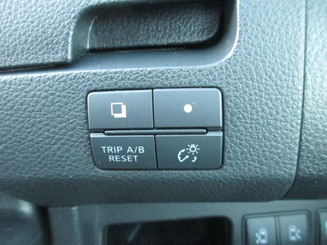 セレナ ハイウェイスター　Ｖセレクション　ナビゲーション／バックカメラ／両側電動スライドドア／ＥＴＣ／電動格納ドアミラー／クルーズコン／ロール／キーレスエントリーキー／フォグランプ／盗難防止装置／横滑り防止装置／頸部衝撃緩和ヘッドレスト（49枚目）