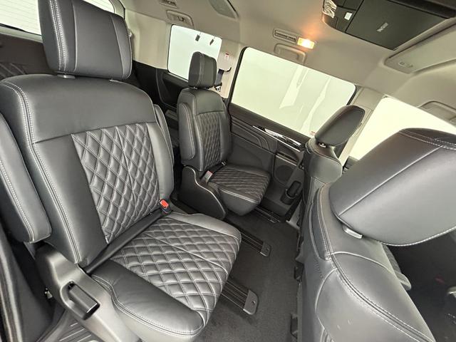 デリカＤ：５ ブラックエディション　登録済未使用車・ブラックエディション　４ＷＤ　・ｅ－Ａｓｓｉｓｔ・オリジナルナビ取付パッケージ＋リアモニター取付ＰＫＧ・ＡＬＰＩＮＥ　Ｄ：５専用１１型ナビゲーション・ＡＬＰＩＮＥ１２．８型後席モニター（16枚目）