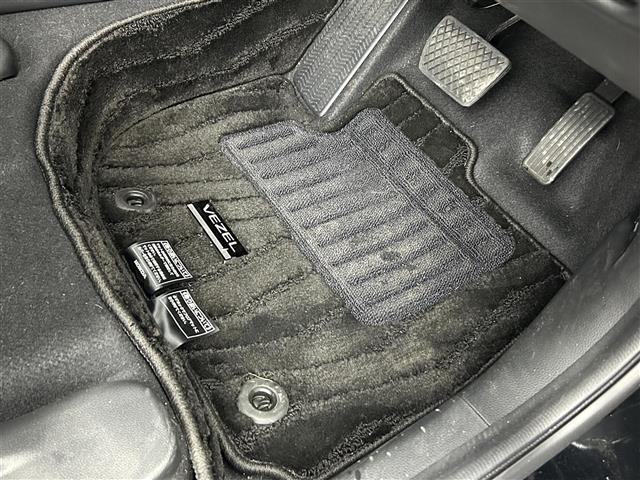 ヴェゼル ｅ：ＨＥＶ　Ｚ　・純正メモリーナビ　ＢＴ／ＵＳＢ／フルセグ・バックカメラ・ビルトインＥＴＣ・レーダークルーズコントロール・前後ドラレコ・ハーフレザーシート・シートヒーター・ワイヤレス充電・ＬＥＤヘッドライト（26枚目）