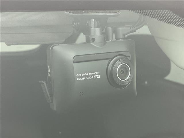 レヴォーグ 1.6GTアイサイト ・4WD・ディーラーオプションSDナビゲーション(CN-R300D) CD/DVD/SD/iPod/ワンセグ・ビルトインETC・バックカメラ・前後ドライブレコーダー(KZR-S100W)・前後ドラレコ(3枚目)