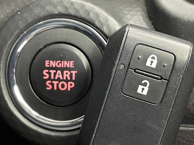 【　スマートキー＆プッシュスタート　】鍵を挿さずにポケットに入れたまま鍵の開閉、エンジンの始動まで行えます。