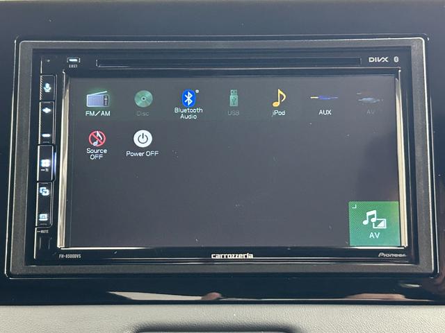 【　ディスプレイ　】ディスプレイ搭載車！お手持ちのスマートフォンと連動してアプリや音楽を画面上で楽しむことができます。