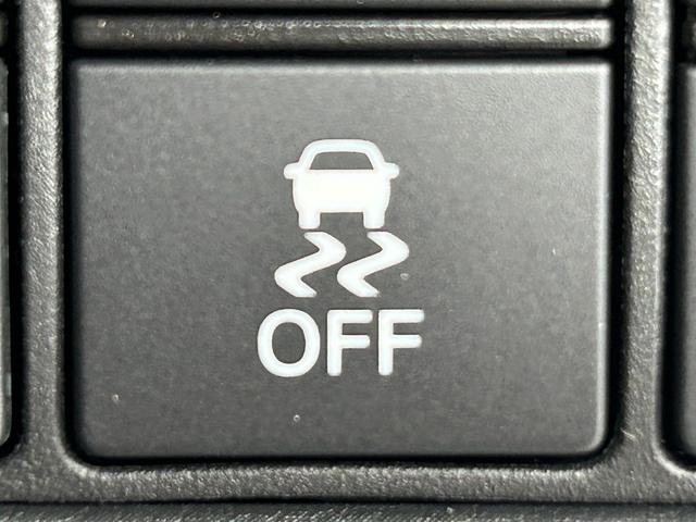 【　横滑り防止装置　】急なハンドル操作時や滑りやすい路面を走行中に車両の横滑りを感知すると、自動的に車両の進行方向を保つように車両を制御します。』