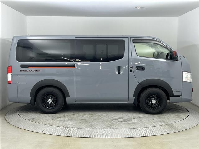 ＮＶ３５０キャラバンバン プレミアムＧＸロングブラックギア　４ＷＤ・全方位カメラ・社外フローティングナビ・バックカメラ・フルセグＴＶ・ＥＴＣ・片側パワスラ・社外フロアマット・ＬＥＤヘッドライト・オートライト・センターデフロック・横滑り防止・プッシュスタート（32枚目）
