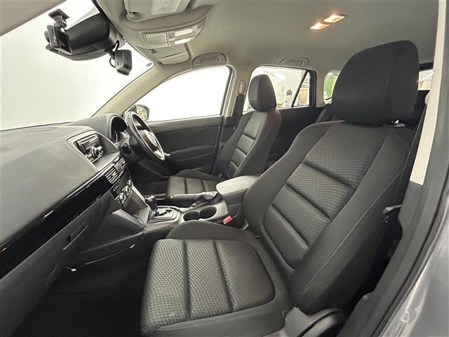 ＣＸ－５ ２０Ｓ　クラリオン２ＤＩＮオーディオ／ＣＤ＋ＵＳＢ／ステアリングスイッチ／ドライブレコーダー前方／スマートシティブレーキサポート／リアビークルモニタリングシステム／キセノンライト／フォグランプ／純正１７ＡＷ（27枚目）