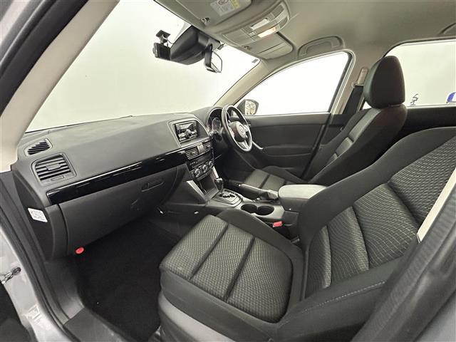 ＣＸ－５ ２０Ｓ　クラリオン２ＤＩＮオーディオ／ＣＤ＋ＵＳＢ／ステアリングスイッチ／ドライブレコーダー前方／スマートシティブレーキサポート／リアビークルモニタリングシステム／キセノンライト／フォグランプ／純正１７ＡＷ（28枚目）