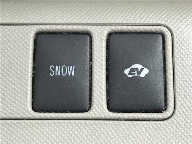 エスティマハイブリッド Ｘ　寒冷地仕様／純正ＨＤＤナビ／フルセグＴＶ／ＣＤ＋ＤＶＤ＋ＳＤ＋ＨＤＤ／バックカメラ／ビルトインＥＴＣ／ドライブレコーダー前方／両側パワースライドドア／１００Ｖ充電／クルコン／キセノン／フォグ（16枚目）