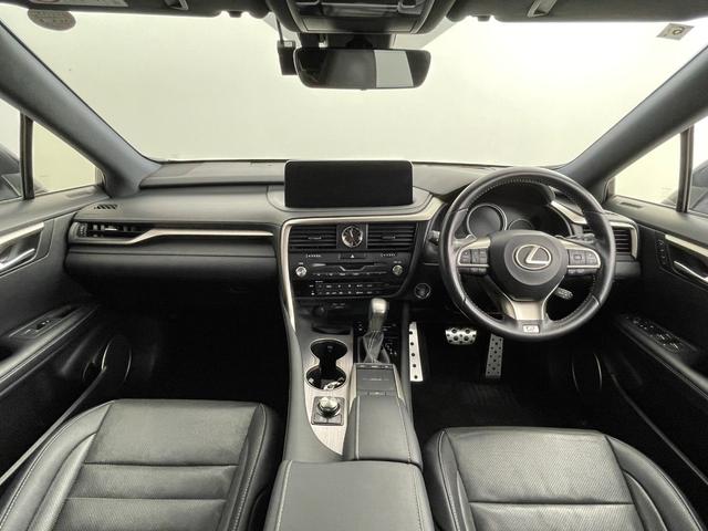 RX RX300 Fスポーツ 純正ナビ/パノラミックビューモニター/ビルトインETC2.0/ドライブレコーダー/レクサスセーフティシステム/ワイヤレス充電/レザーシート/パワーシート/シートヒーター/シートエアコン/純正AW20(4枚目)