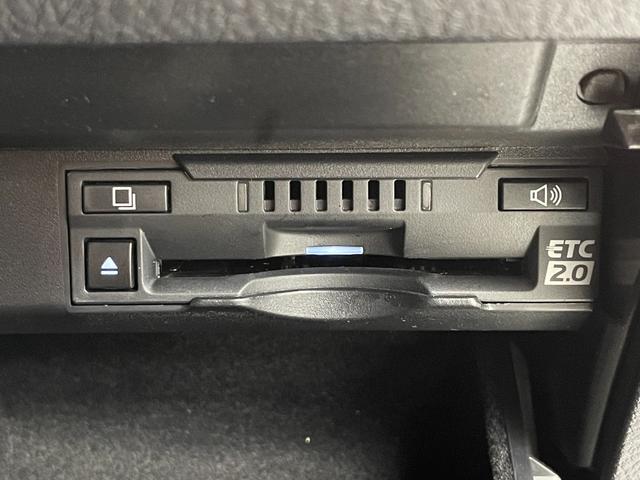 RX RX300 Fスポーツ 純正ナビ/パノラミックビューモニター/ビルトインETC2.0/ドライブレコーダー/レクサスセーフティシステム/ワイヤレス充電/レザーシート/パワーシート/シートヒーター/シートエアコン/純正AW20(8枚目)