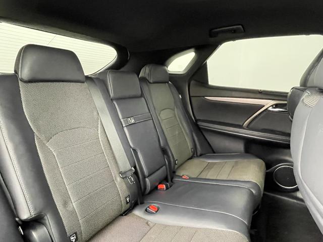 RX RX300 Fスポーツ 純正ナビ/パノラミックビューモニター/ビルトインETC2.0/ドライブレコーダー/レクサスセーフティシステム/ワイヤレス充電/レザーシート/パワーシート/シートヒーター/シートエアコン/純正AW20(17枚目)