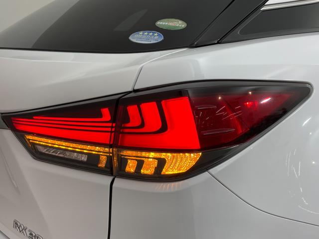 RX RX300 Fスポーツ 純正ナビ/パノラミックビューモニター/ビルトインETC2.0/ドライブレコーダー/レクサスセーフティシステム/ワイヤレス充電/レザーシート/パワーシート/シートヒーター/シートエアコン/純正AW20(33枚目)