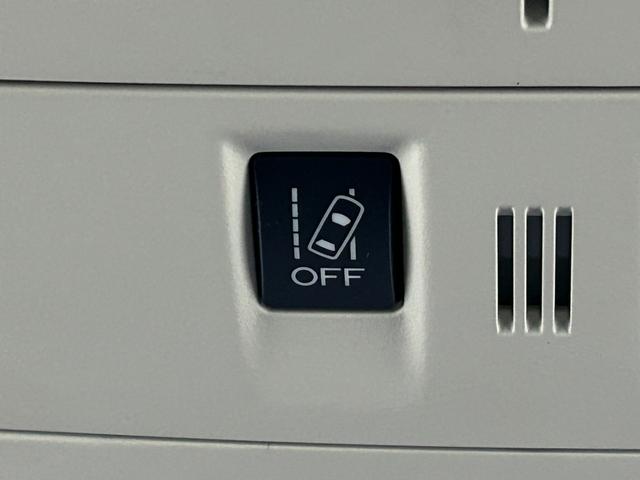 フォレスター 　ＯＰダイヤトーンサウンドナビ／Ｂｌｕｅｔｏｏｔｈ／フルセグＴＶ／バックカメラ／ＥＴＣ２．０／ＬＥＤライト／ＯＰ．ＬＥＤアクセサリーライナー／前後フォグ／アイサイト／ＳＩ－ＤＲＩＶＥ／Ｘ－ＭＯＤＥ（13枚目）