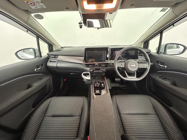 オーラ Ｇ　ＦＯＵＲ　レザーエディション　ワンオーナー／社外８インチナビ／ＢＴ／フルセグＴＶ／アラウンドビューモニター／ビルトインＥＴＣ／ナビ連動ドラレコ前後／インテリジェントルームミラー／ステアリングヒーター／シートヒーター／ＢＳＭ／ＢＳＷ（4枚目）