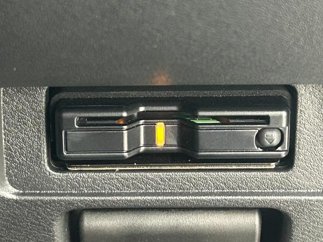 オーラ Ｇ　ＦＯＵＲ　レザーエディション　ワンオーナー／社外８インチナビ／ＢＴ／フルセグＴＶ／アラウンドビューモニター／ビルトインＥＴＣ／ナビ連動ドラレコ前後／インテリジェントルームミラー／ステアリングヒーター／シートヒーター／ＢＳＭ／ＢＳＷ（10枚目）