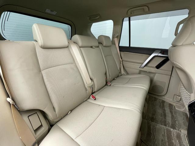 ランドクルーザープラド ＴＸ　Ｌパッケージ　ＴＲＤエアロ／ムーンルーフ／ＫＥＮＷＯＯＤフローディングナビ／バックカメラ／トヨタセーフティセンス／ベージュレザー／パワーシート／シートヒーター／エアシート／バグガード／リアラダー／純正ＡＷ／ＬＥＤ（17枚目）