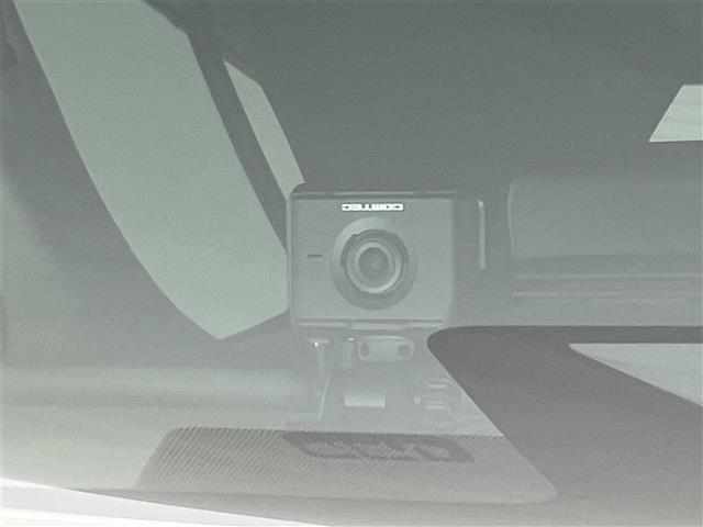 アクア X 寒冷地仕様/純正ディスプレイオーディオ(コネクティッドナビ対応)/Miracast/BT/バックカメラ/ドラレコ前後/ビルトインETC/夏冬タイヤ/PCS/LTA/RSA/先行車発進告知/後退速度抑制(3枚目)