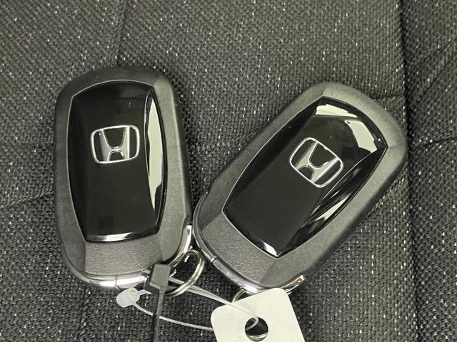 Ｇ　登録済未使用車／Ｈｏｎｄａ　ＳＥＮＳＩＮＧ／Ｈｏｎｄａ　ＣＯＮＮＥＣＴディスプレー／ＥＴＣ２．０車載器／ワイヤレス充電器／親水／ヒーテッドドアミラー＋熱線入りフロントウインドウ＋ＤＮ席シートヒーター(35枚目)