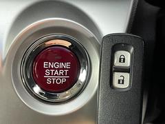 【　スマートキー＆プッシュスタート　】鍵を挿さずにポケットに入れたまま鍵の開閉、エンジンの始動まで行えます。 7