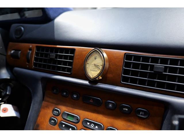 クアトロポルテ エボルツィオーネＶ８　アラゴスタ車高調　左ハンドル　６ＭＴ　ワンオフマフラー（16枚目）