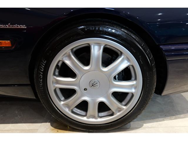 クアトロポルテ エボルツィオーネＶ８　アラゴスタ車高調　左ハンドル　６ＭＴ　ワンオフマフラー（25枚目）