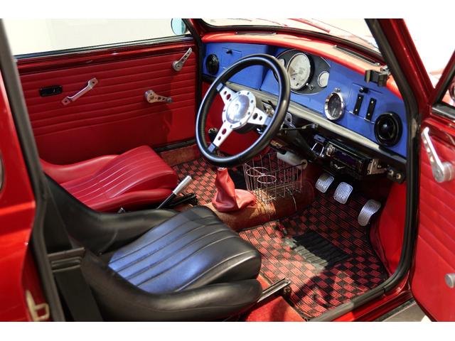 ＭＩＮＩ クーパー１．３　正規ディーラー車　１０インチ　スピードスター　センターメーター　ウェーバーキャブ　スリーポイントヘッドライト　コブラシート　センターマフラー　クーラー付き（8枚目）