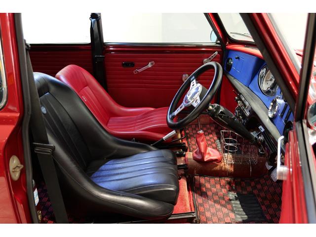 ＭＩＮＩ クーパー１．３　正規ディーラー車　１０インチ　スピードスター　センターメーター　ウェーバーキャブ　スリーポイントヘッドライト　コブラシート　センターマフラー　クーラー付き（9枚目）