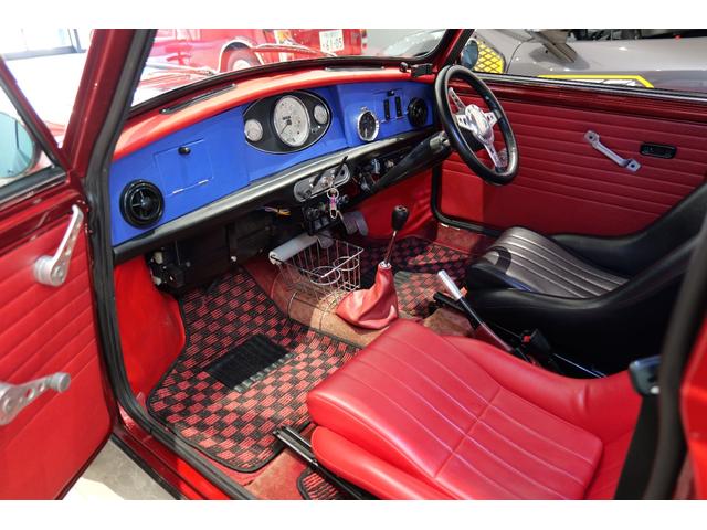 ＭＩＮＩ クーパー１．３　正規ディーラー車　１０インチ　スピードスター　センターメーター　ウェーバーキャブ　スリーポイントヘッドライト　コブラシート　センターマフラー　クーラー付き（11枚目）