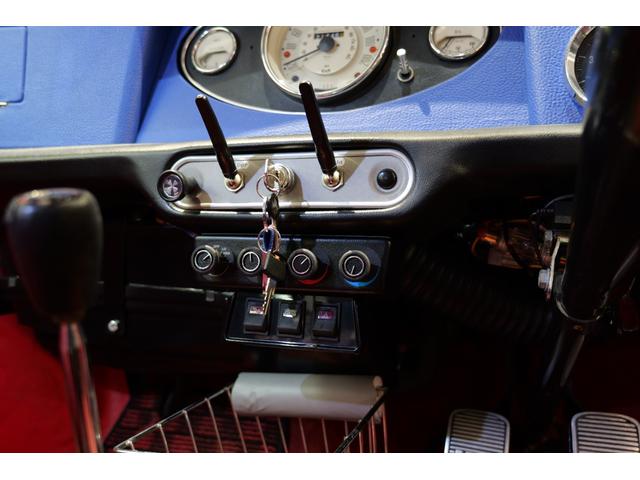 ＭＩＮＩ クーパー１．３　正規ディーラー車　１０インチ　スピードスター　センターメーター　ウェーバーキャブ　スリーポイントヘッドライト　コブラシート　センターマフラー　クーラー付き（14枚目）