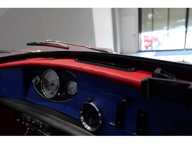 ＭＩＮＩ クーパー１．３　正規ディーラー車　１０インチ　スピードスター　センターメーター　ウェーバーキャブ　スリーポイントヘッドライト　コブラシート　センターマフラー　クーラー付き（17枚目）