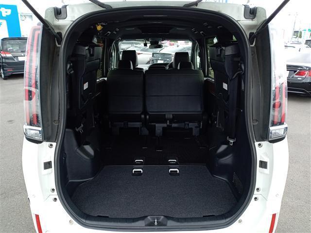 エスクァイア Ｇｉ　衝突防止／純正９インチナビ（ＮＳＺＴ－Ｙ６８Ｔ）／フリップダウンモニター／バックカメラ／ドライブレコーダー／ビルトインＥＴＣ／両側パワースライドドア／純正１５インチＡＷ／純正フロアマット（13枚目）