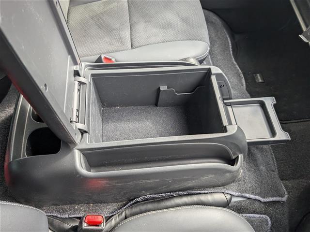 ハイエースバン スーパーＧＬ　ダークプライムＩＩ　４ＷＤ／パイオニアディスプレイオーディオ／全方位カメラ／両側パワースライドドア／モデリスタエアロ／前後コーナーセンサー／レーンキープアシスト／横滑り防止装置／盗難防止装置／衝突被害軽減システム（30枚目）
