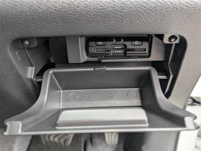 セレナ e-パワー ハイウェイスターV 純正メモリナビ/フルセグテレビ/全方位カメラ/両側パワースライドドア/プロパイロット/エマージェンシーブレーキ/BSM/オートホールド/前後コーナーセンサー/横滑り防止装置/盗難防止装置(8枚目)