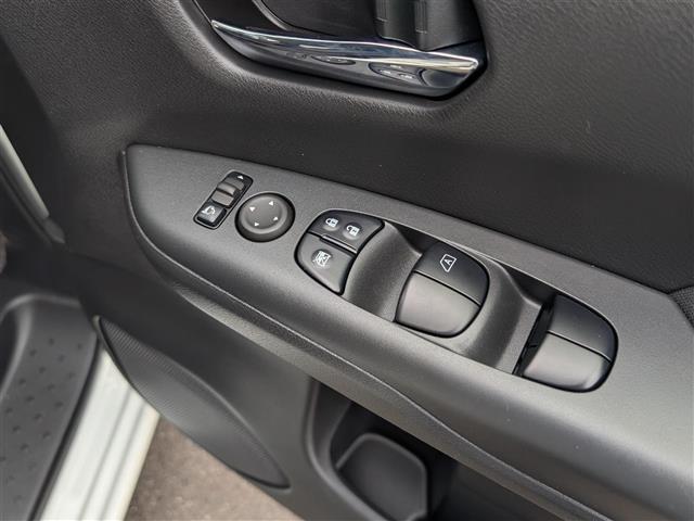 セレナ e-パワー ハイウェイスターV 純正メモリナビ/フルセグテレビ/全方位カメラ/両側パワースライドドア/プロパイロット/エマージェンシーブレーキ/BSM/オートホールド/前後コーナーセンサー/横滑り防止装置/盗難防止装置(22枚目)